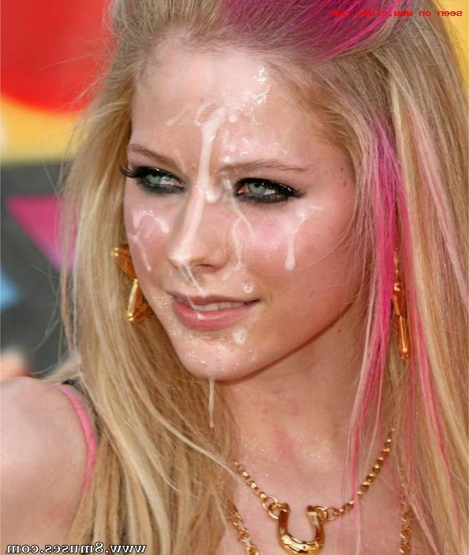 Avril Lavigne Boobs.